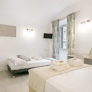 White Candia Couette-café